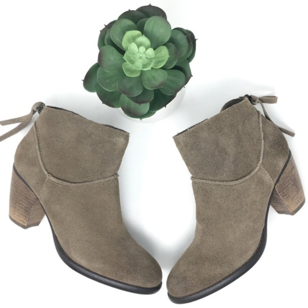 Steve Madden Leather Suede distressed Boots